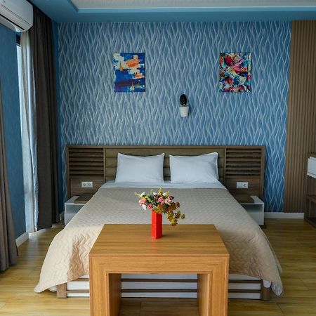 Hotel Sunny Batumi Exteriör bild