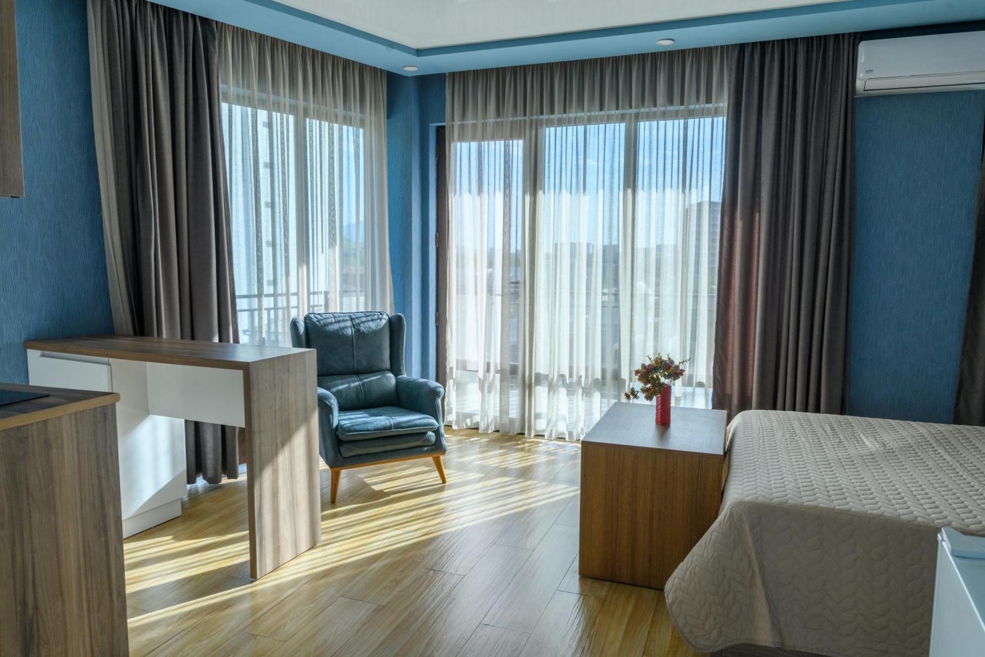Hotel Sunny Batumi Exteriör bild