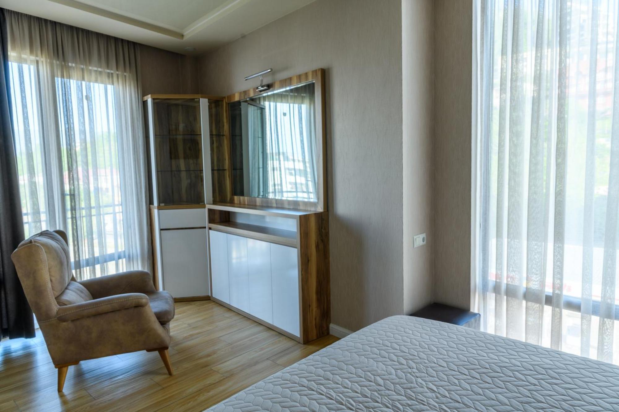 Hotel Sunny Batumi Exteriör bild
