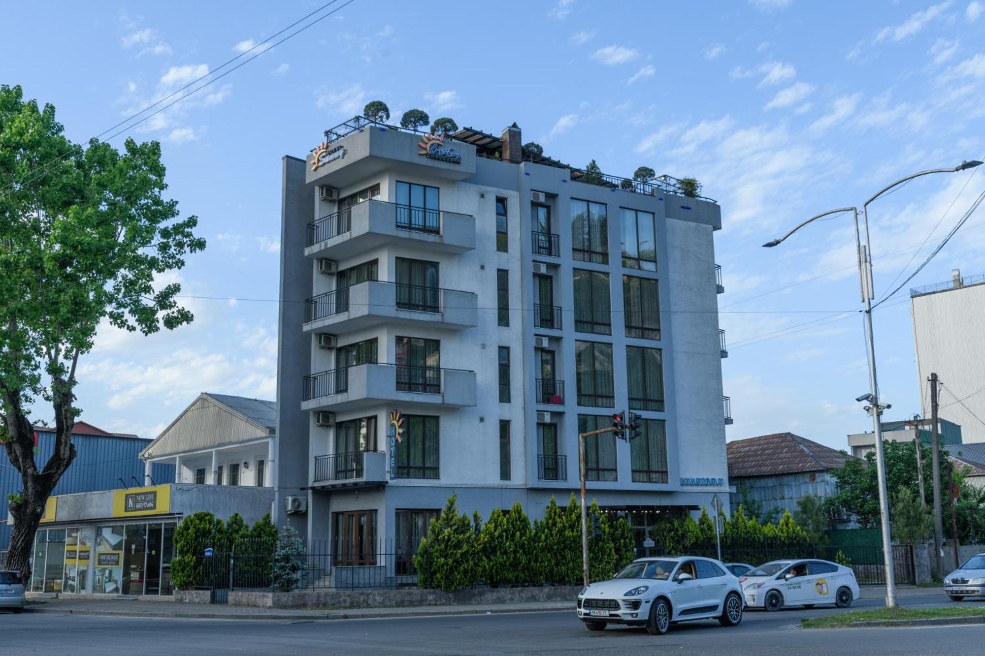 Hotel Sunny Batumi Exteriör bild